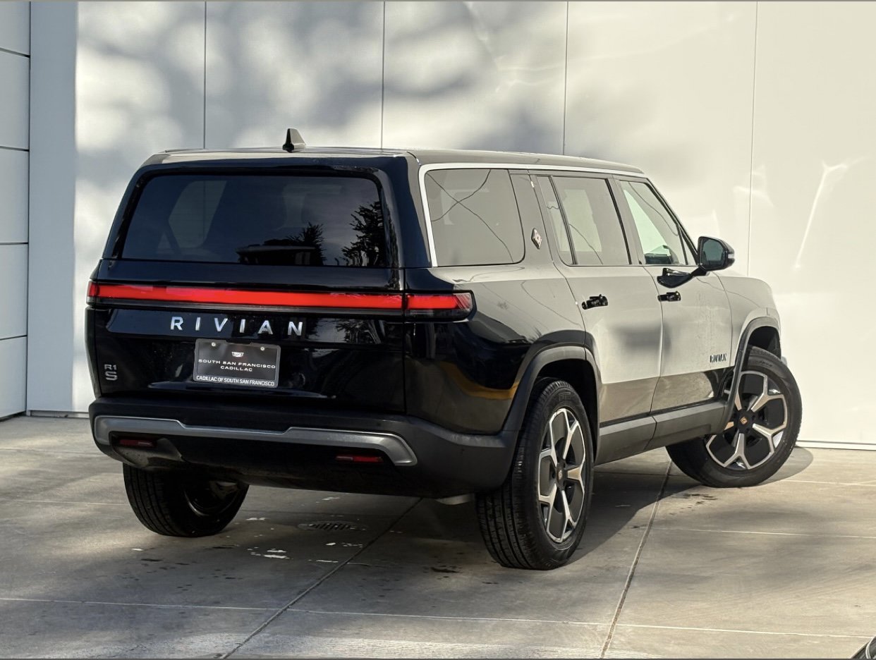 Used 2024 Rivian R1S Adventure Dual AWD/4WD image 7