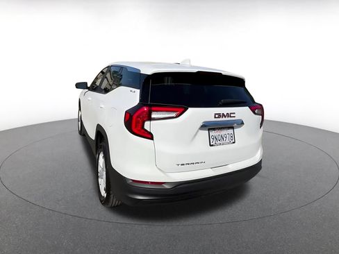 Used 2024 GMC Terrain SLE FWD image 11