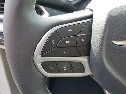 Certified 2023 Chrysler Pacifica Touring-L AWD/4WD image 10
