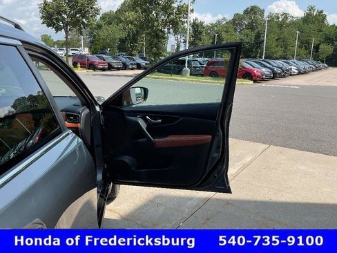 Used 2017 Nissan Rogue SL w/ SL Premium Package AWD/4WD image 21