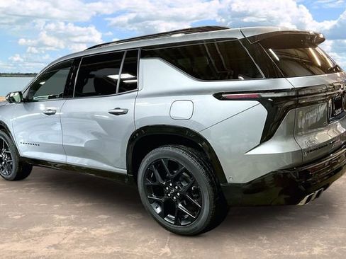 Used 2024 Chevrolet Traverse RS w/ LPO, Floor Liner Package image 4