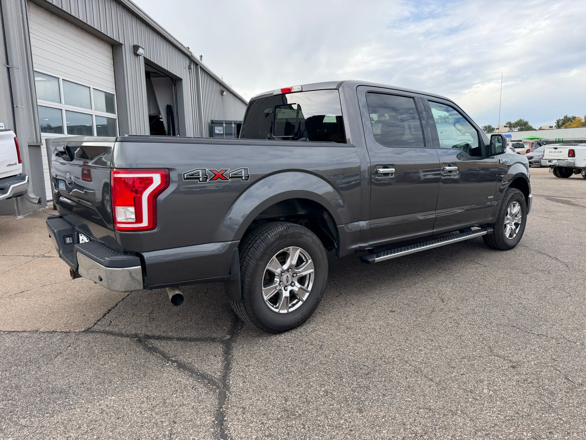 Used 2017 Ford F150 XLT w/ Equipment Group 302A Luxury AWD/4WD image 4
