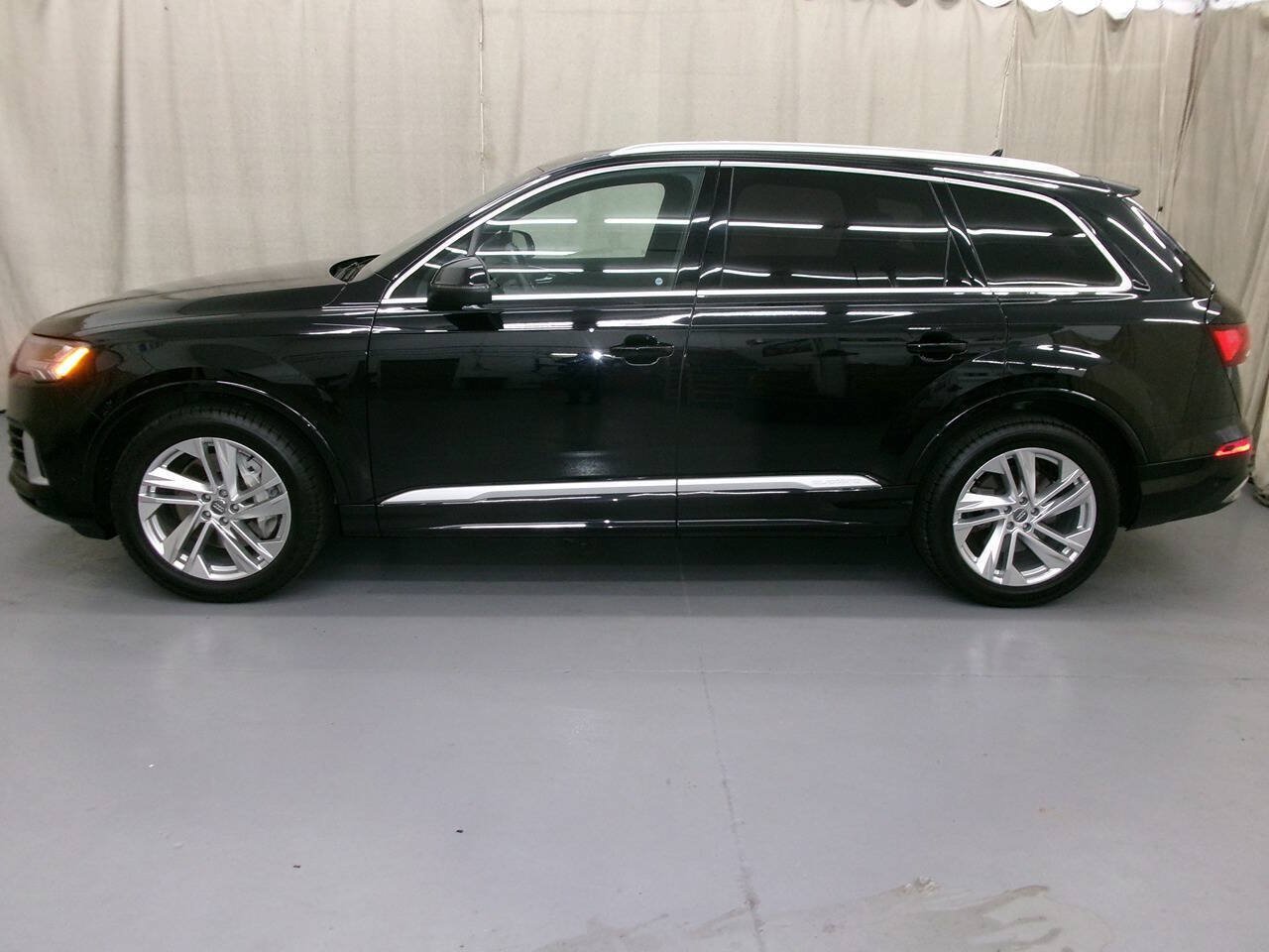 Used 2020 Audi Q7 3.0T Prestige w/ Prestige Package AWD/4WD image 3