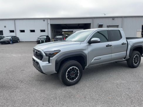 Used 2025 Toyota Tacoma TRD Off-Road image 7