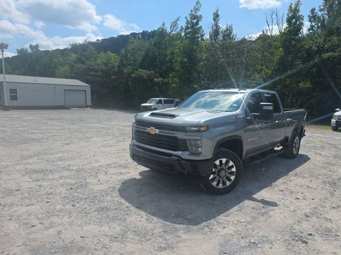 Used 2026 Chevrolet Silverado 2500 Custom w/ Custom Value Package AWD/4WD image 2