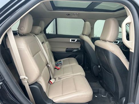 Used 2020 Ford Explorer XLT w/ Equipment Group 202A AWD/4WD image 12