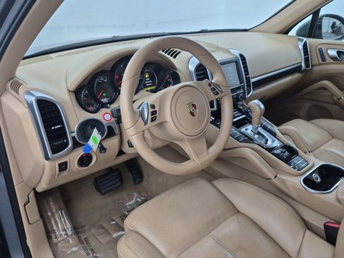 Used 2013 Porsche Cayenne AWD/4WD image 4