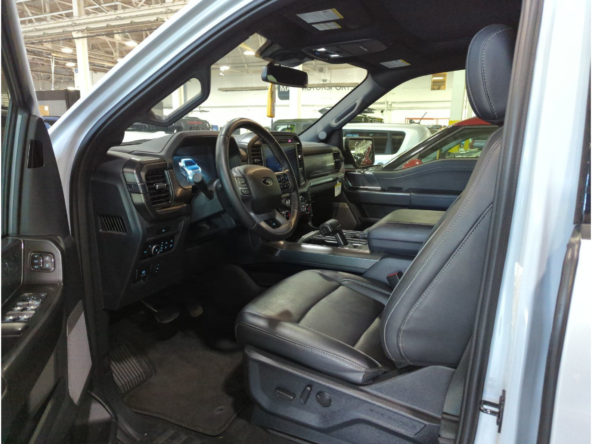 Used 2025 Ford F150 Lariat AWD/4WD image 6