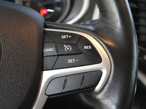 Used 2016 Jeep Cherokee Limited w/ Luxury Group AWD/4WD image 17