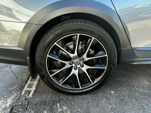 Used 2018 Volvo V90 T6 Cross Country image 32