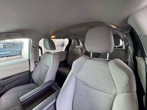 Used 2024 Toyota Sienna LE image 12