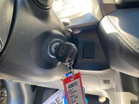 Used 2017 Toyota RAV4 LE image 27