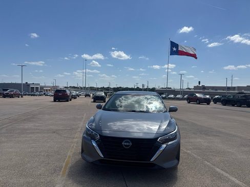 Used 2024 Nissan Sentra SV w/ SV Premium Package FWD image 5