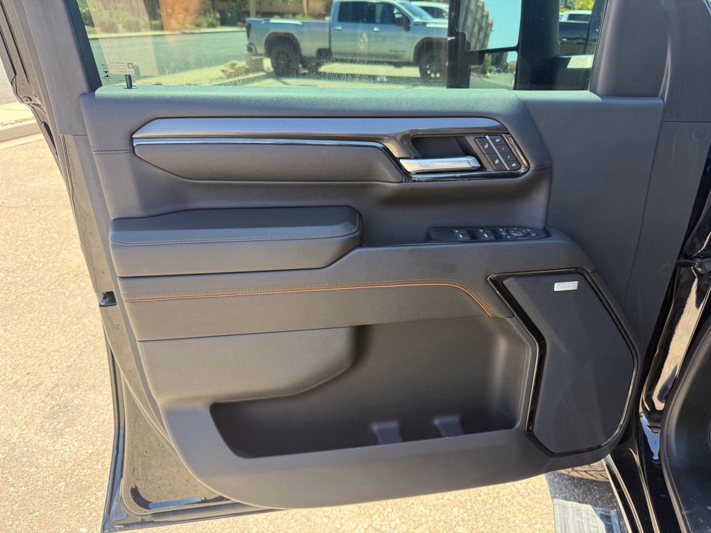 Used 2024 GMC Sierra 3500 AT4 w/ AT4 Premium Plus Package AWD/4WD image 9