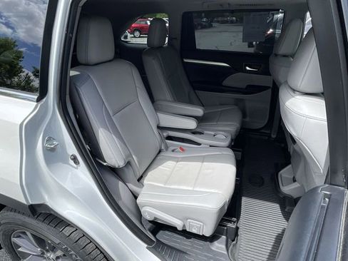 Certified 2019 Toyota Highlander XLE AWD/4WD image 23