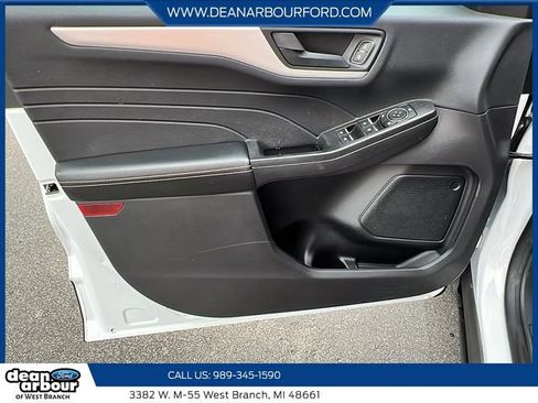 Used 2022 Ford Escape SE w/ Cold Weather Package FWD image 11