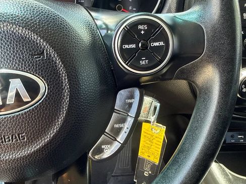 Used 2015 Kia Soul FWD image 11