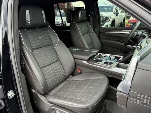 Used 2025 Cadillac Escalade V AWD/4WD image 34