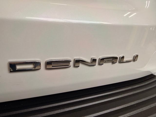 Used 2021 GMC Yukon Denali w/ Denali Premium Package AWD/4WD image 14