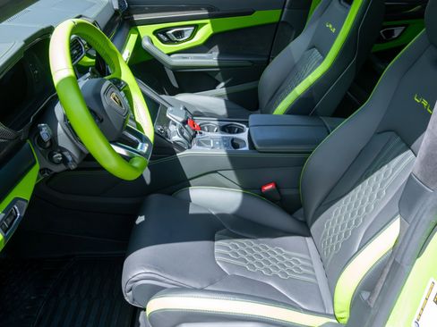 Used 2024 Lamborghini Urus S AWD/4WD image 13