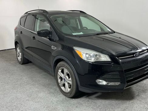 Used 2016 Ford Escape SE w/ Equipment Group 201A AWD/4WD image 1