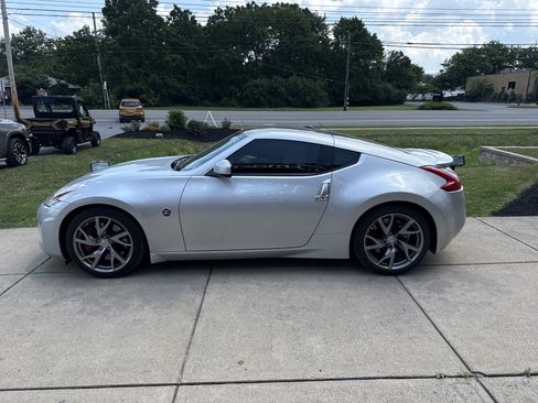 Used 2014 Nissan 370Z Touring w/ Sport Package RWD image 6