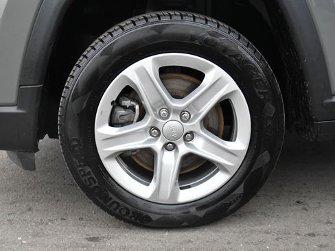 Used 2023 Jeep Compass Sport image 12