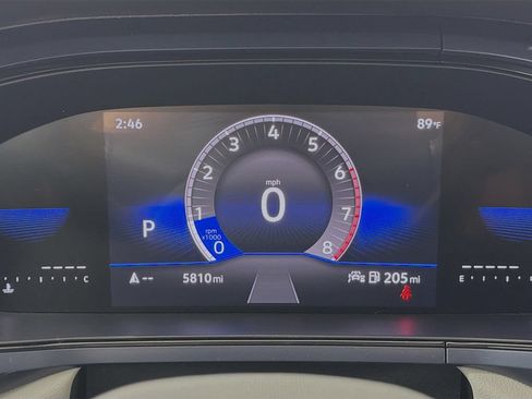Used 2023 Volkswagen Taos SE w/ Panoramic Sunroof Package FWD image 12