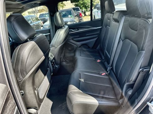 New 2025 Jeep Grand Cherokee Limited w/ Luxury Tech Group II image 25