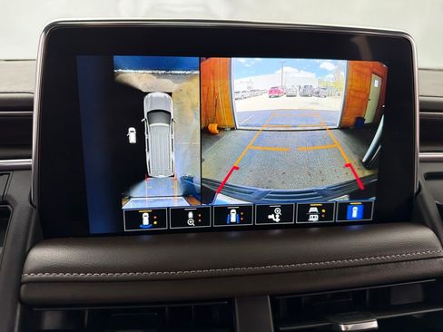 Used 2022 Chevrolet Suburban LT w/ LT Signature Package AWD/4WD image 18