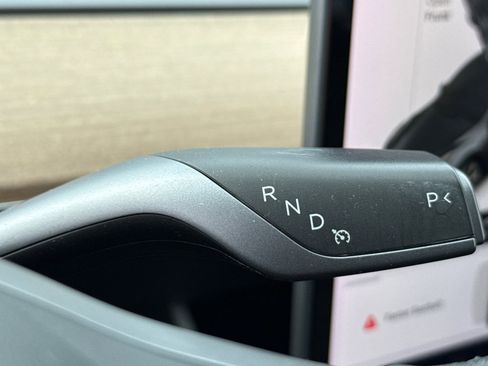 Used 2020 Tesla Model Y Long Range image 16