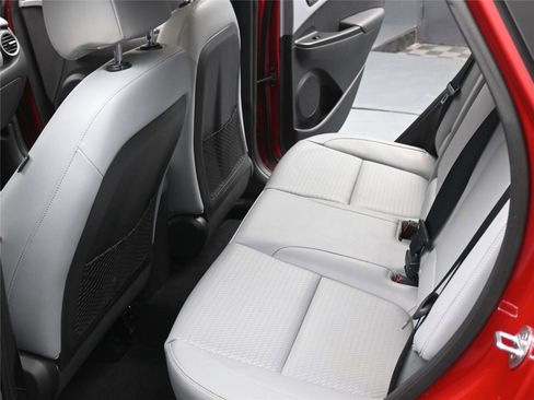 Used 2020 Hyundai Kona Limited w/ Cargo Package image 6