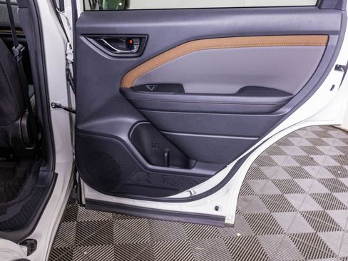 Used 2025 Subaru Forester Sport image 34