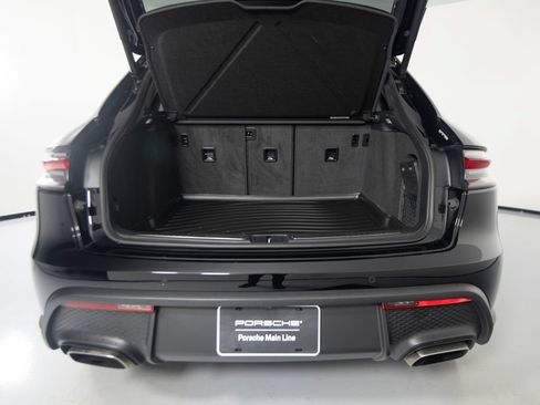 Certified 2026 Porsche Macan AWD/4WD image 40