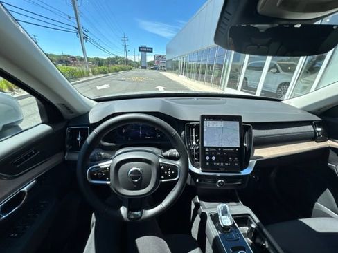 Certified 2025 Volvo XC90 B6 Plus AWD/4WD image 21