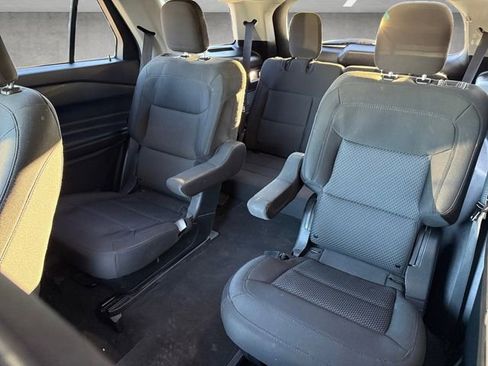 Used 2022 Ford Explorer XLT image 13