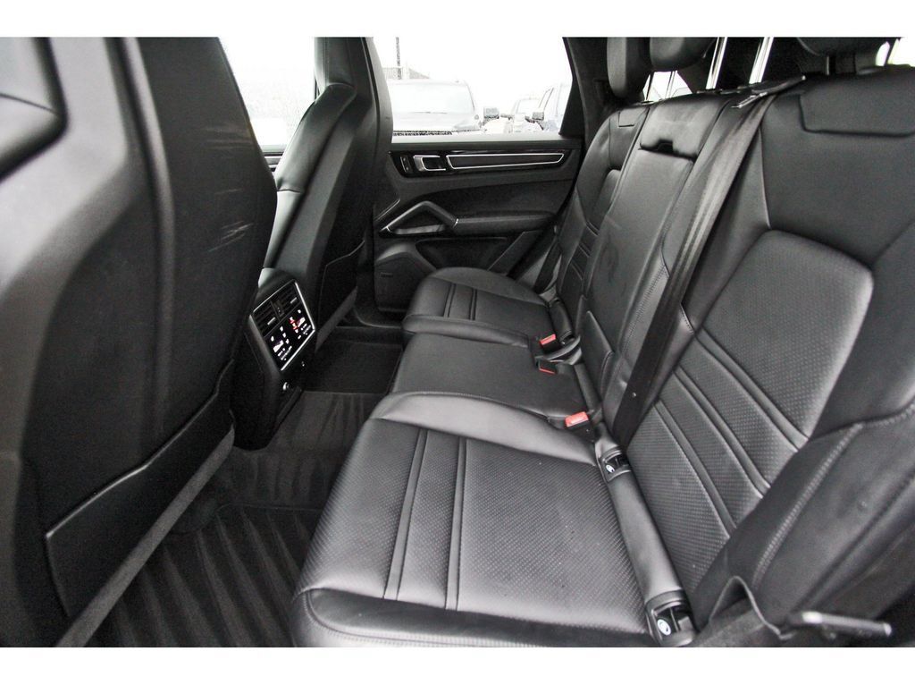 Used 2023 Porsche Cayenne GTS AWD/4WD image 7