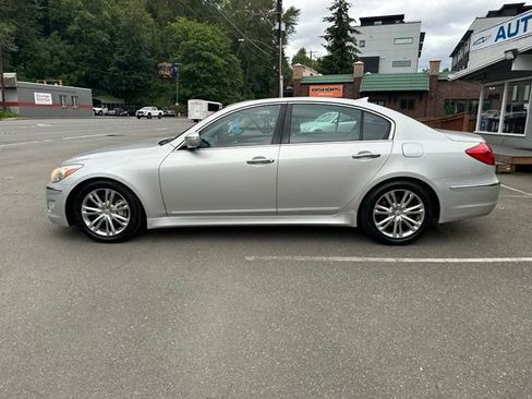 Used 2013 Hyundai Genesis 3.8 w/ Technology Pkg RWD image 8
