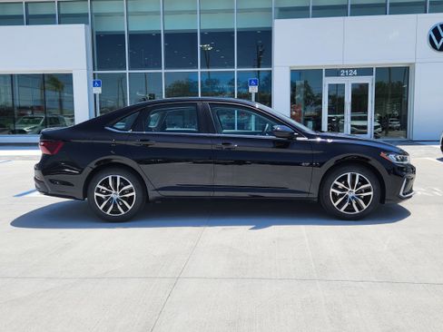 New 2025 Volkswagen Jetta SE image 8