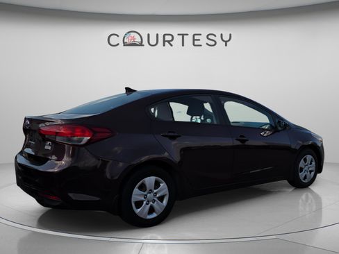 Used 2017 Kia Forte LX FWD image 4