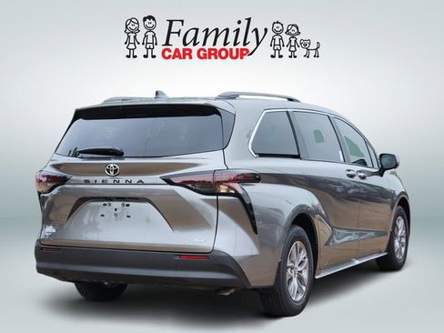 New 2026 Toyota Sienna XLE FWD image 4