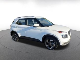 Used 2025 Hyundai Venue SEL video 2