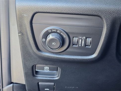 New 2025 Jeep Grand Cherokee Limited w/ Black Appearance Package image 16