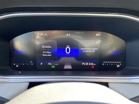 Used 2025 Volkswagen Taos SE w/ Panoramic Sunroof Package image 17