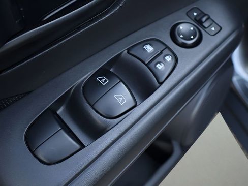 Used 2021 Nissan Kicks S image 11