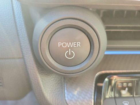 Used 2025 Toyota Prius XLE image 25