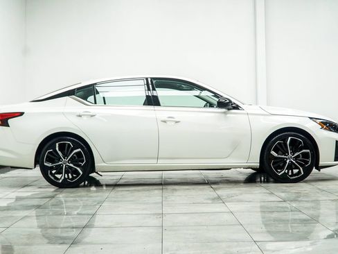 Used 2024 Nissan Altima 2.5 SR FWD image 6