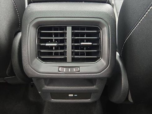 Used 2023 Volkswagen Taos SE w/ Panoramic Sunroof Package FWD image 18