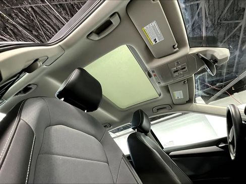 Used 2025 Volkswagen Jetta SE image 20