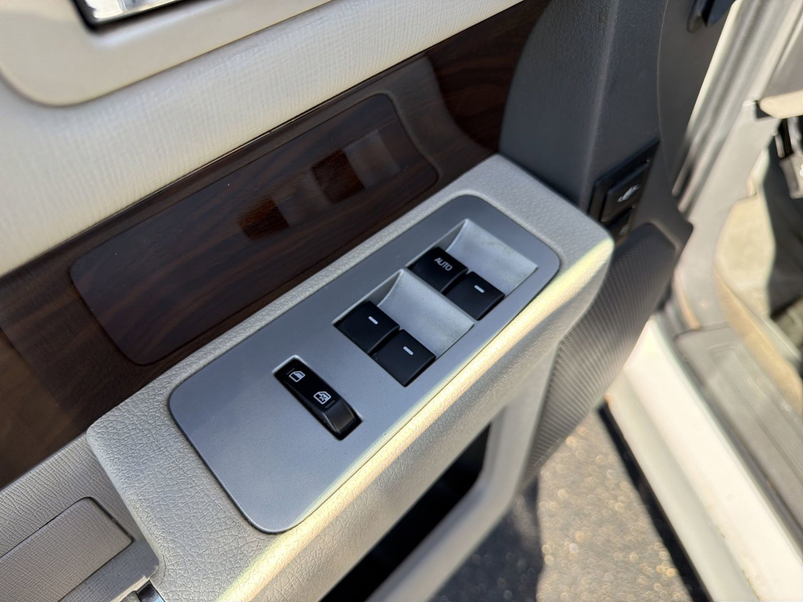 Used 2011 Ford Flex SEL w/ Rapid Spec Order Code FWD image 14